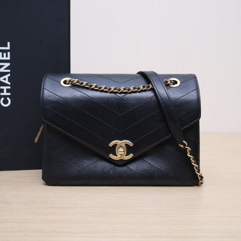 CHANEL 季節款V紋信封口蓋風琴包黑色牛皮25開金扣肩背包-0