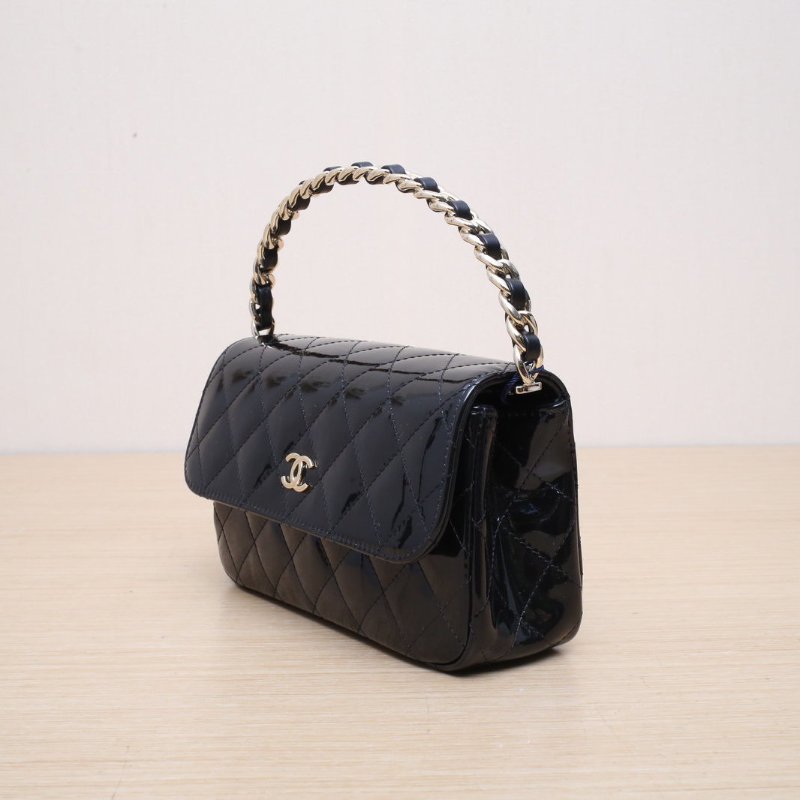 CHANEL 黑色漆皮鐳射標金扣手柄晚宴包肩背包-2