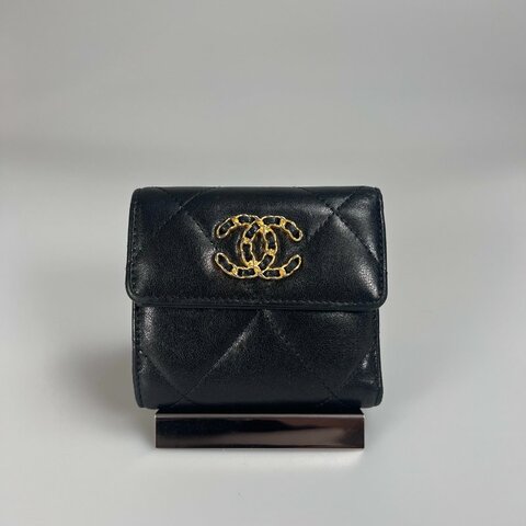 CHANEL 29開 黑金19三折短夾