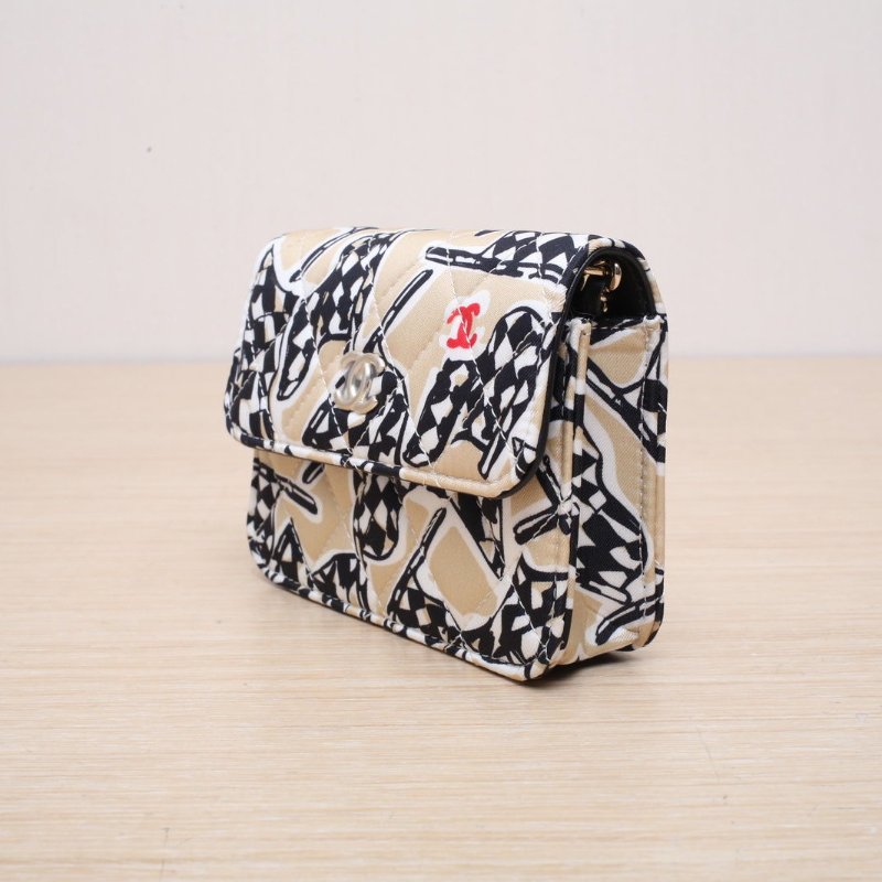 CHANEL 23C帆布塗鴉斜挎包肩背包-3