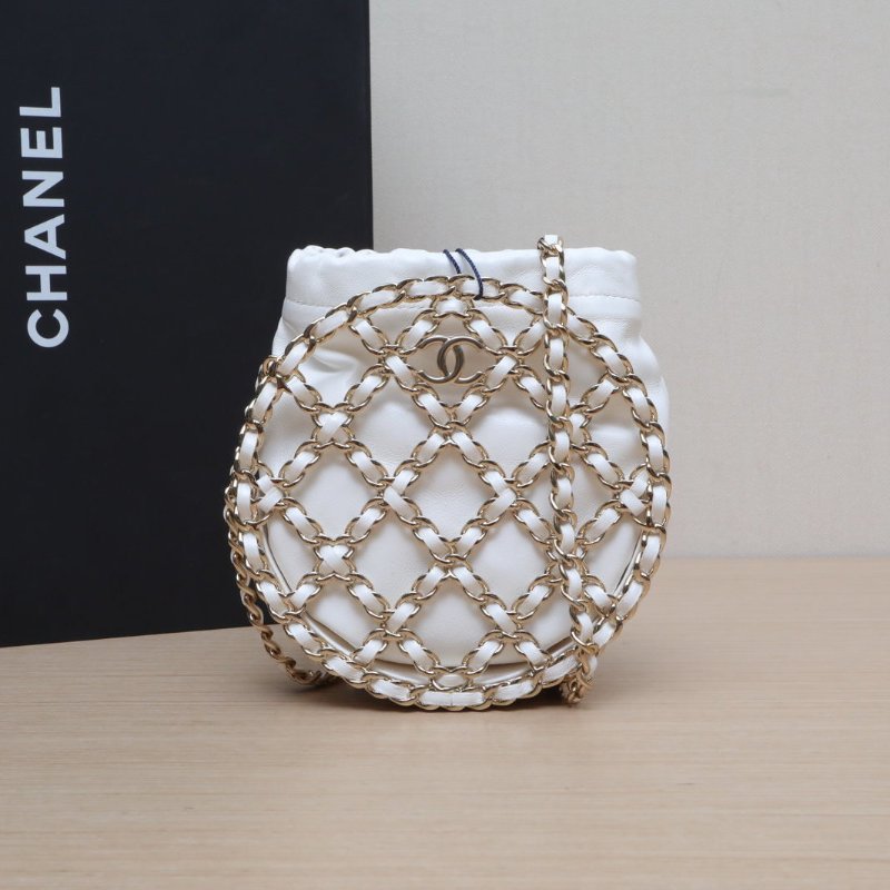 CHANEL 白色羊皮31開金扣22P秀款鏤空圓餅鏈條包肩背包-0