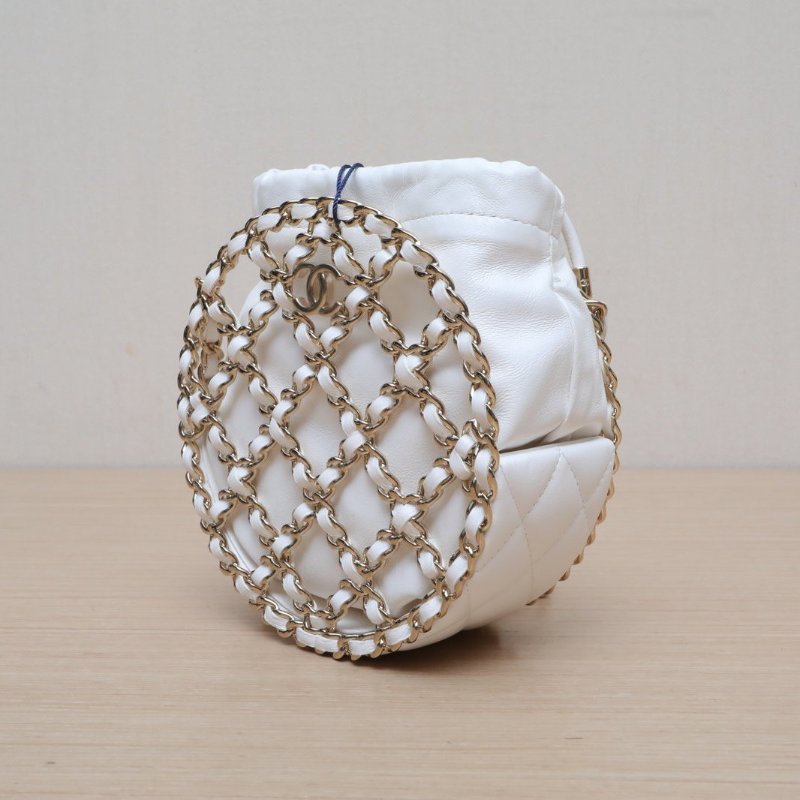 CHANEL 白色羊皮31開金扣22P秀款鏤空圓餅鏈條包肩背包-2