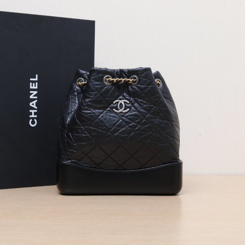 CHANEL GABRIELLE流浪雙肩包小號22.5黑色牛皮晶片開金銀扣菱格紋肩背包-0