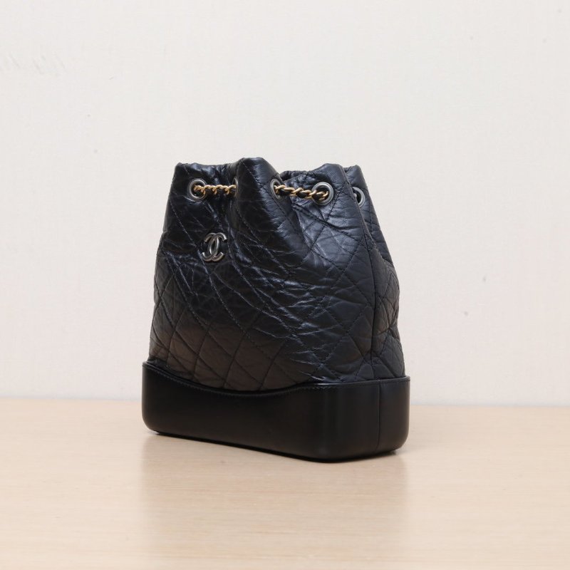 CHANEL GABRIELLE流浪雙肩包小號22.5黑色牛皮晶片開金銀扣菱格紋肩背包-3