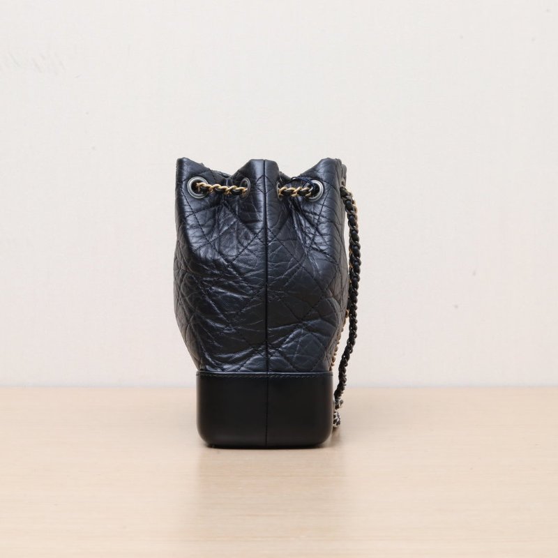 CHANEL GABRIELLE流浪雙肩包小號22.5黑色牛皮晶片開金銀扣菱格紋肩背包-4