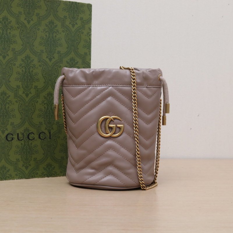GUCCI GGMarmont抽繩水桶包Mini17奶茶色牛皮金扣肩背包-0