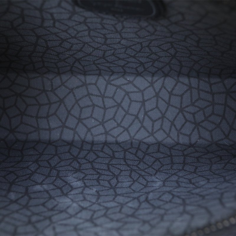 LOUIS VUITTON 灰色PVC銀扣晶片草間彌生聯名款Gaston三合一洗漱包肩背包-2