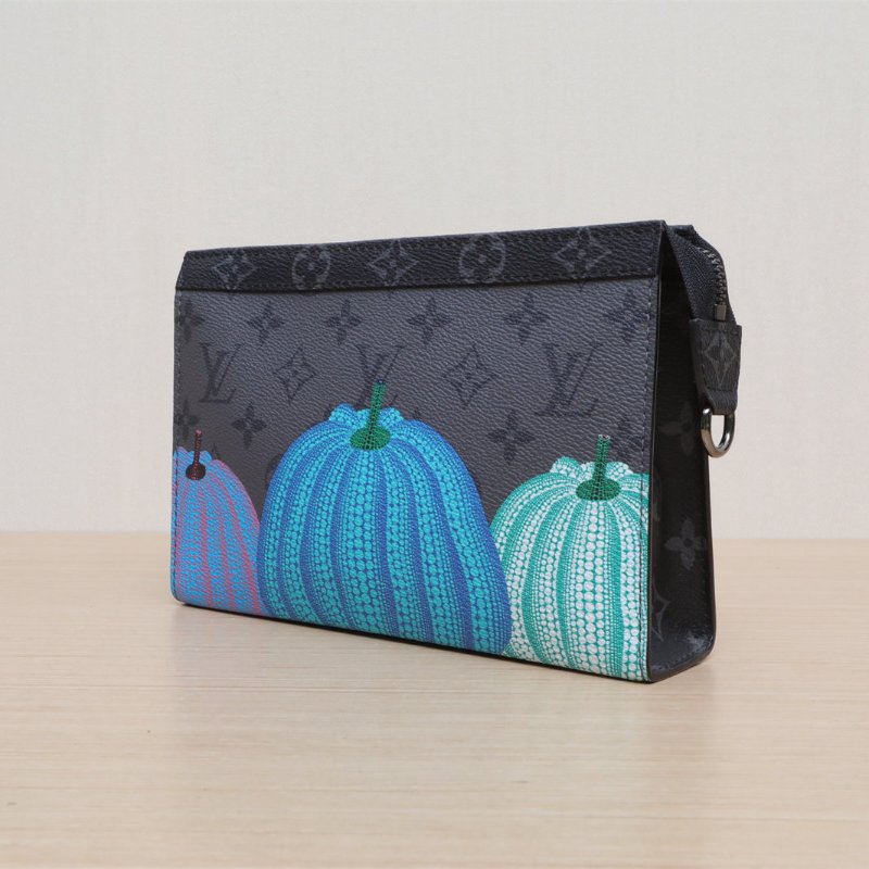 LOUIS VUITTON 灰色PVC銀扣晶片草間彌生聯名款Gaston三合一洗漱包肩背包-3