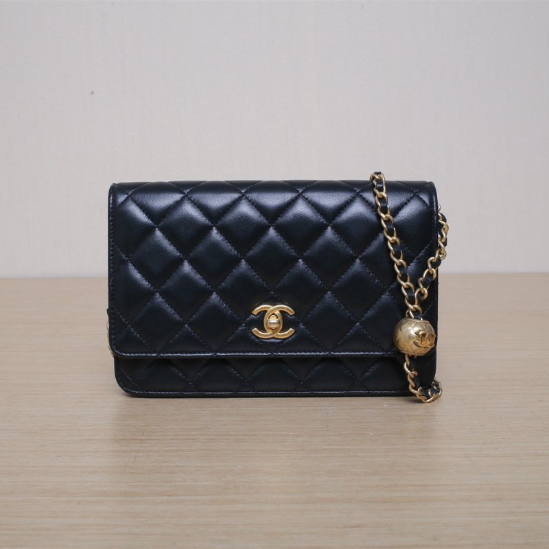 CHANEL CFWOC19黑色羊皮晶片開金扣金球調節扣肩帶肩背包-1