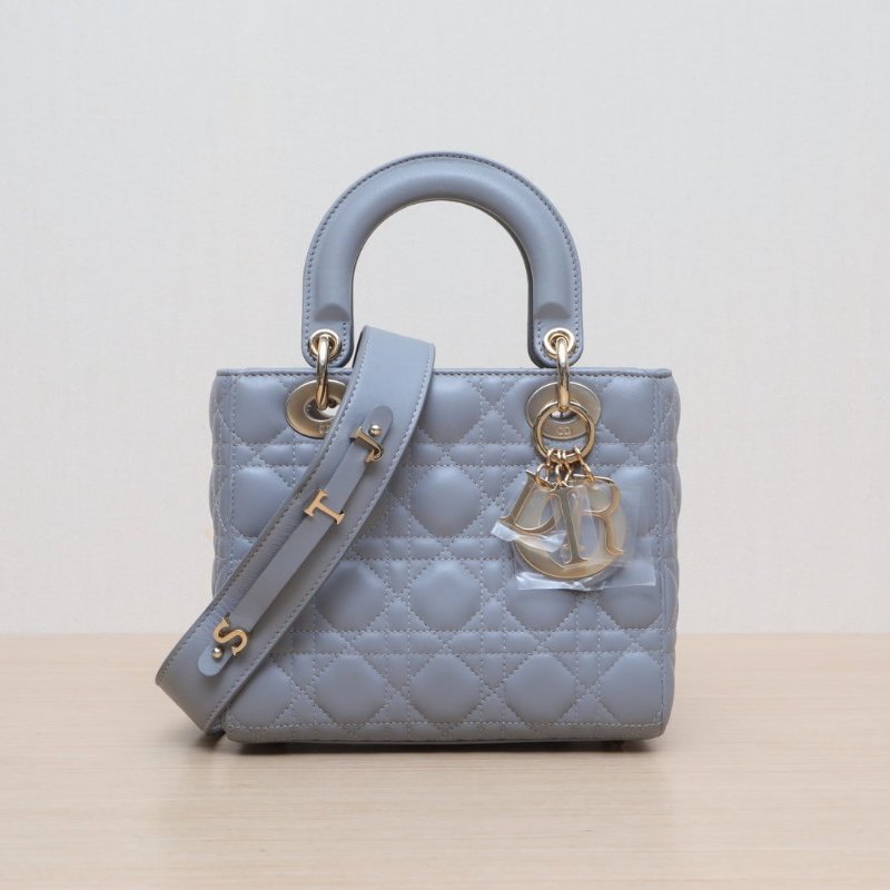 DIOR Lady戴妃包四格徽章肩帶灰色羊皮金扣2019肩背包-1