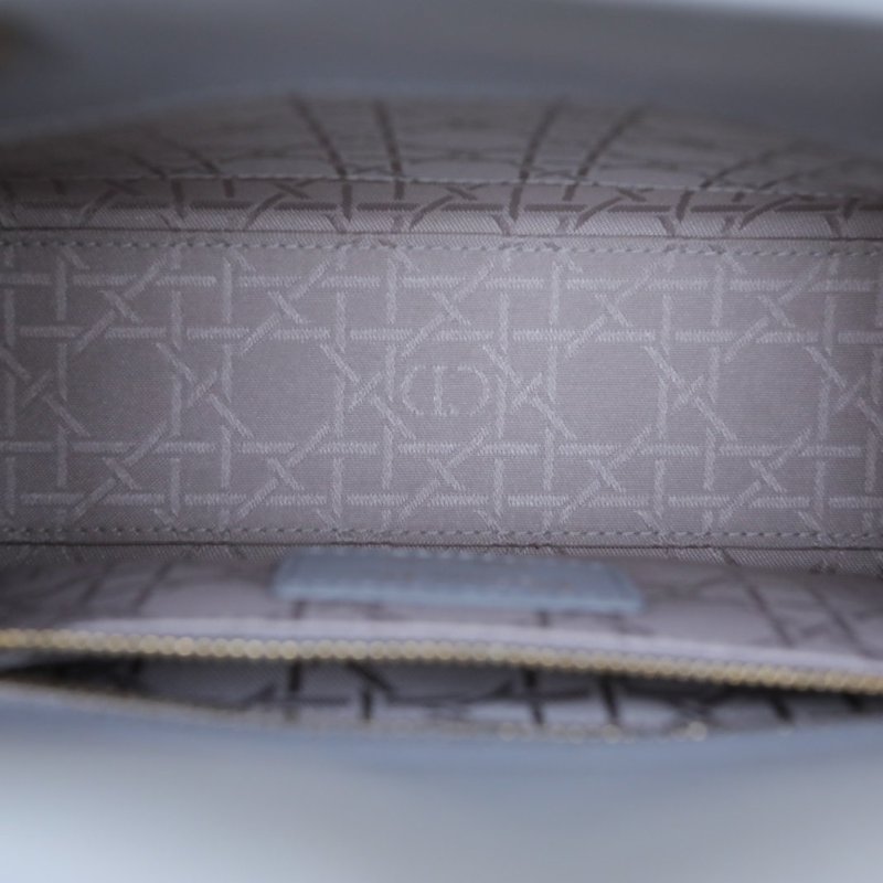 DIOR Lady戴妃包四格徽章肩帶灰色羊皮金扣2019肩背包-3