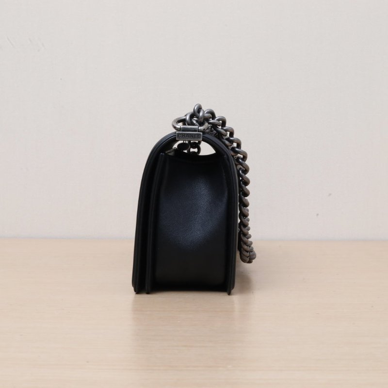 CHANEL Leboy中號25黑色牛皮20開銀扣V紋肩背包-4