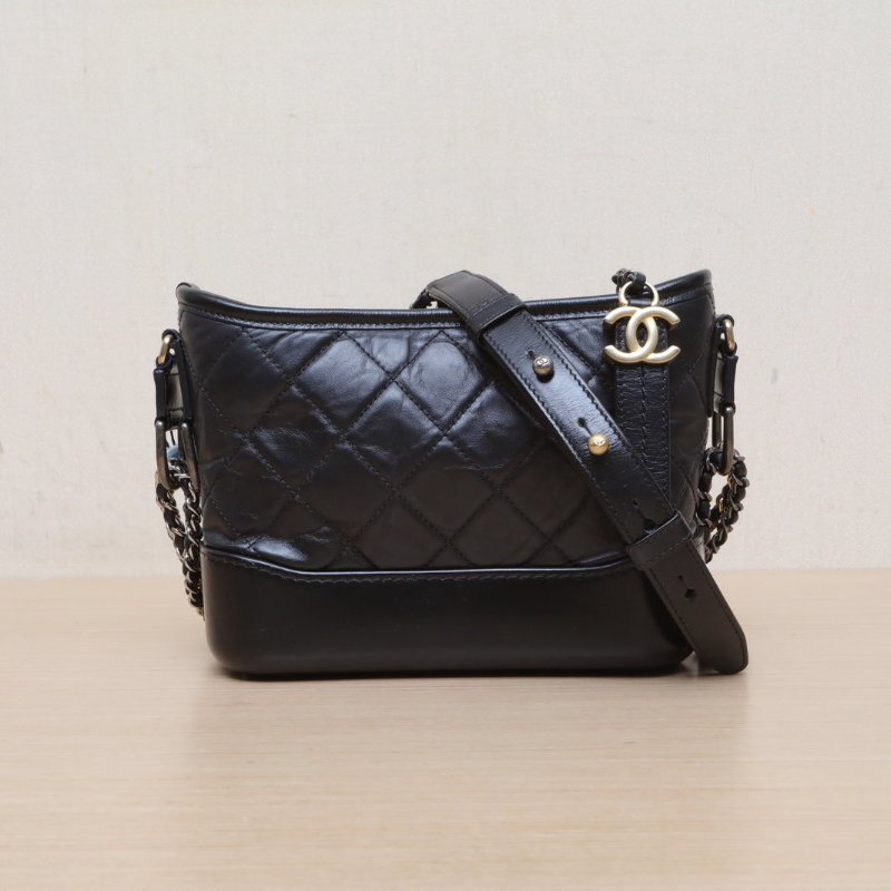 CHANEL GABRIELLE流浪小號20黑色牛皮26開金銀扣肩背包-1