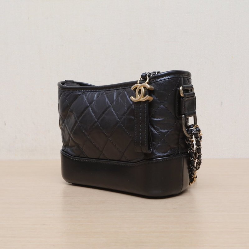 CHANEL GABRIELLE流浪小號20黑色牛皮26開金銀扣肩背包-3