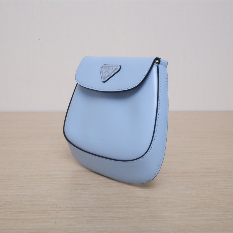 PRADA Cleo翻蓋式單肩包亮面皮革小號藍色牛皮銀扣肩背包-4