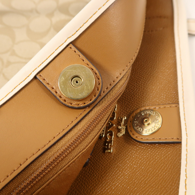 COACH 塗層帆布Tote Bag金扣肩背袋-12