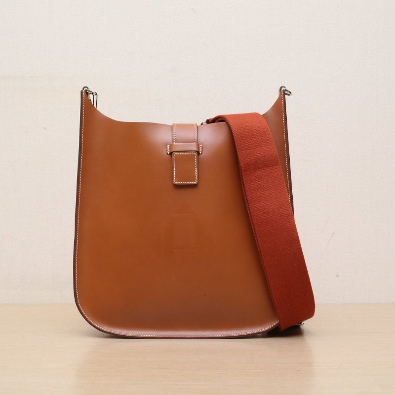 HERMES Evelyne小號2934黃褐色Hunter牛皮A刻銀扣肩背包-1