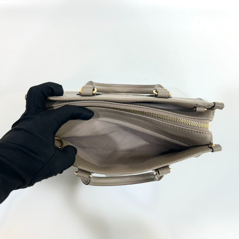 LV 斑鳩灰牛皮OnTheGo East West手提斜背包M23641-6