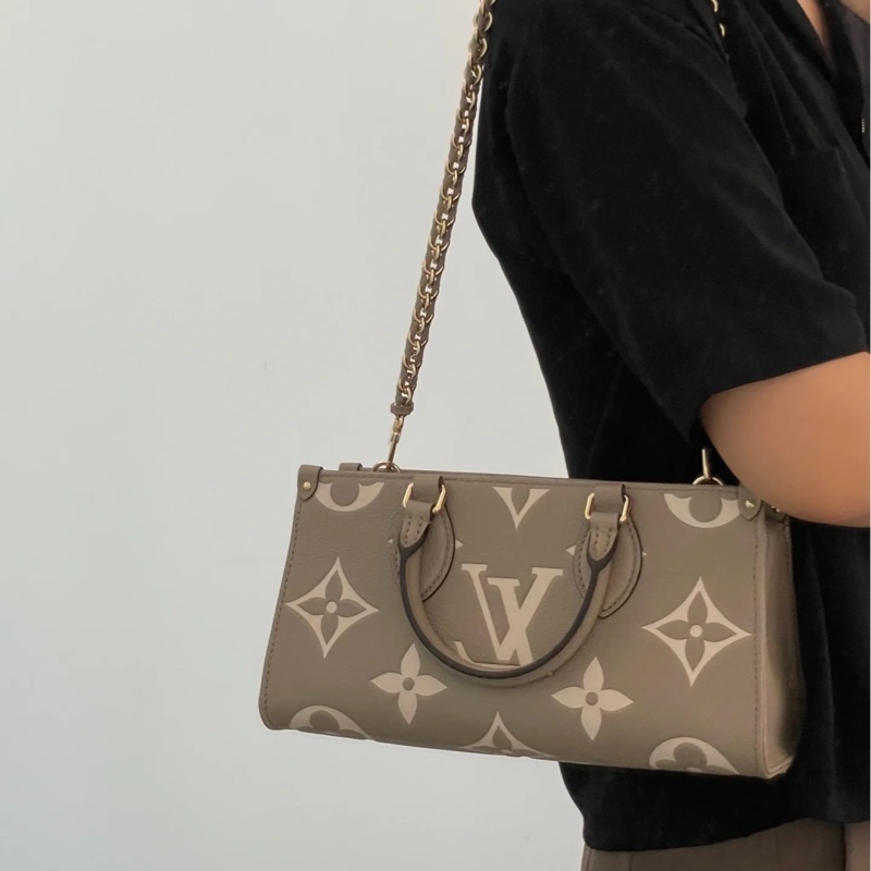 LV 斑鳩灰牛皮OnTheGo East West手提斜背包M23641-0