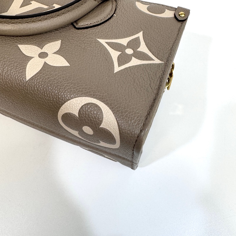 LV 斑鳩灰牛皮OnTheGo East West手提斜背包M23641-8