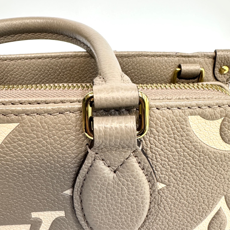 LV 斑鳩灰牛皮OnTheGo East West手提斜背包M23641-17