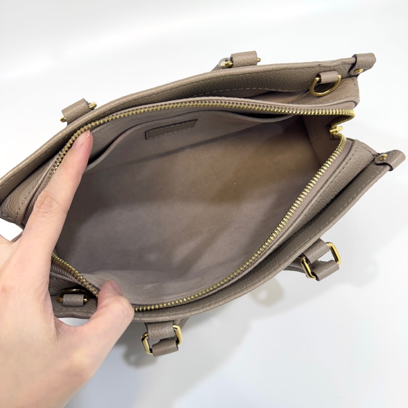 LV 斑鳩灰牛皮OnTheGo East West手提斜背包M23641-12