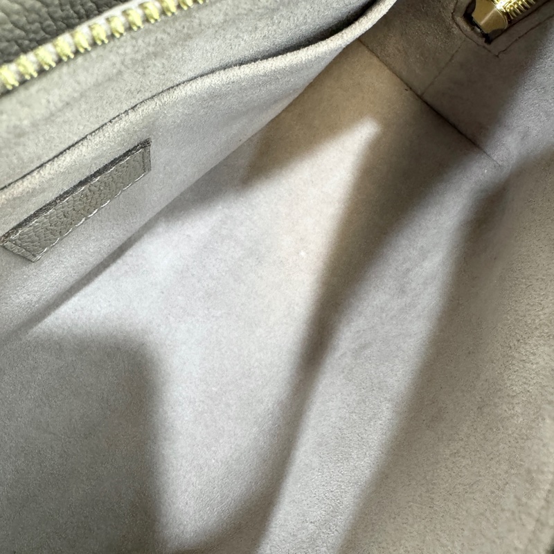 LV 斑鳩灰牛皮OnTheGo East West手提斜背包M23641-19