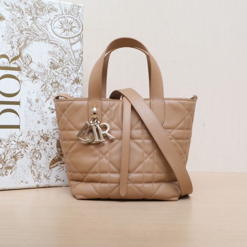 DIOR Toujours豎版小號16焦糖色牛皮金扣2024肩背包-0