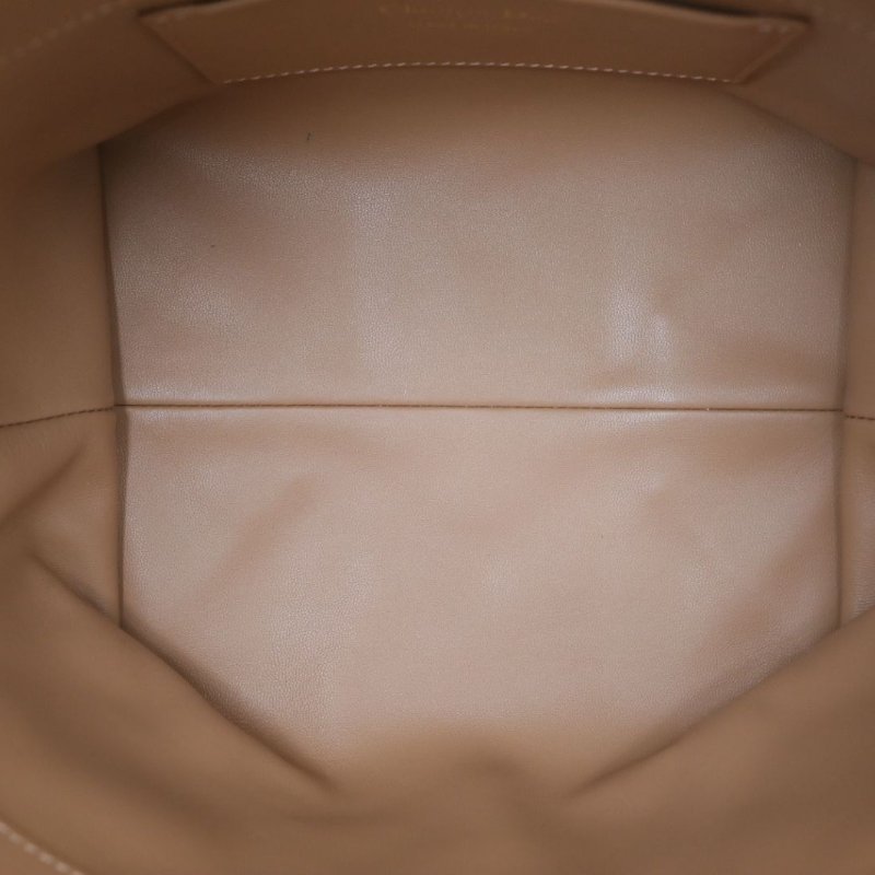 DIOR Toujours豎版小號16焦糖色牛皮金扣2024肩背包-3