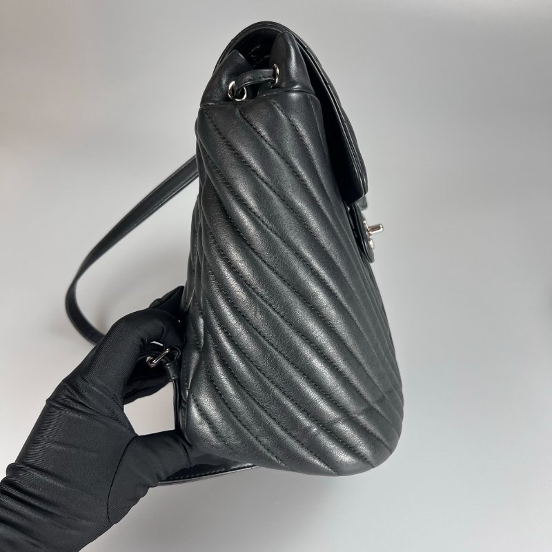 CHANEL 25開 黑銀CF山型紋牛皮後背包-3