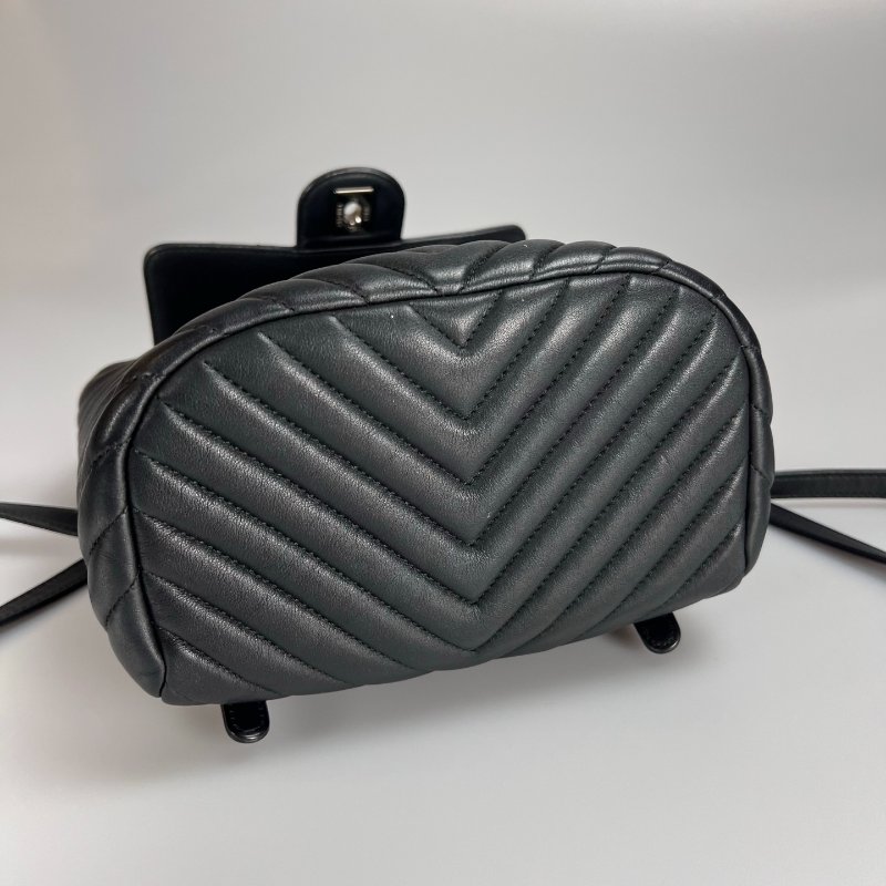 CHANEL 25開 黑銀CF山型紋牛皮後背包-4