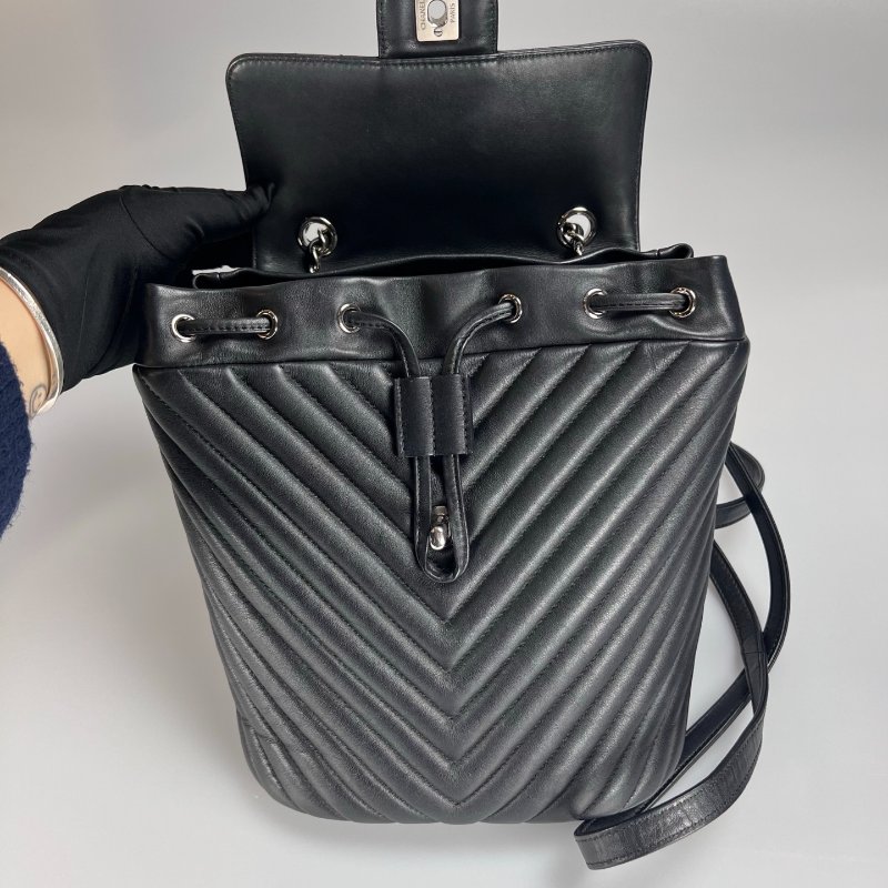 CHANEL 25開 黑銀CF山型紋牛皮後背包-5