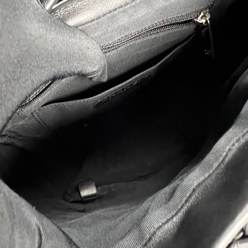 CHANEL 25開 黑銀CF山型紋牛皮後背包-7