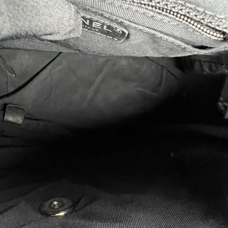 CHANEL 25開 黑銀CF山型紋牛皮後背包-8