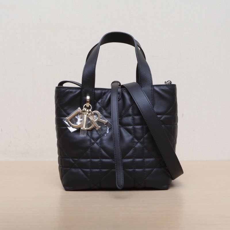 DIOR Toujours豎版小號16黑色牛皮金扣2025肩背包-1