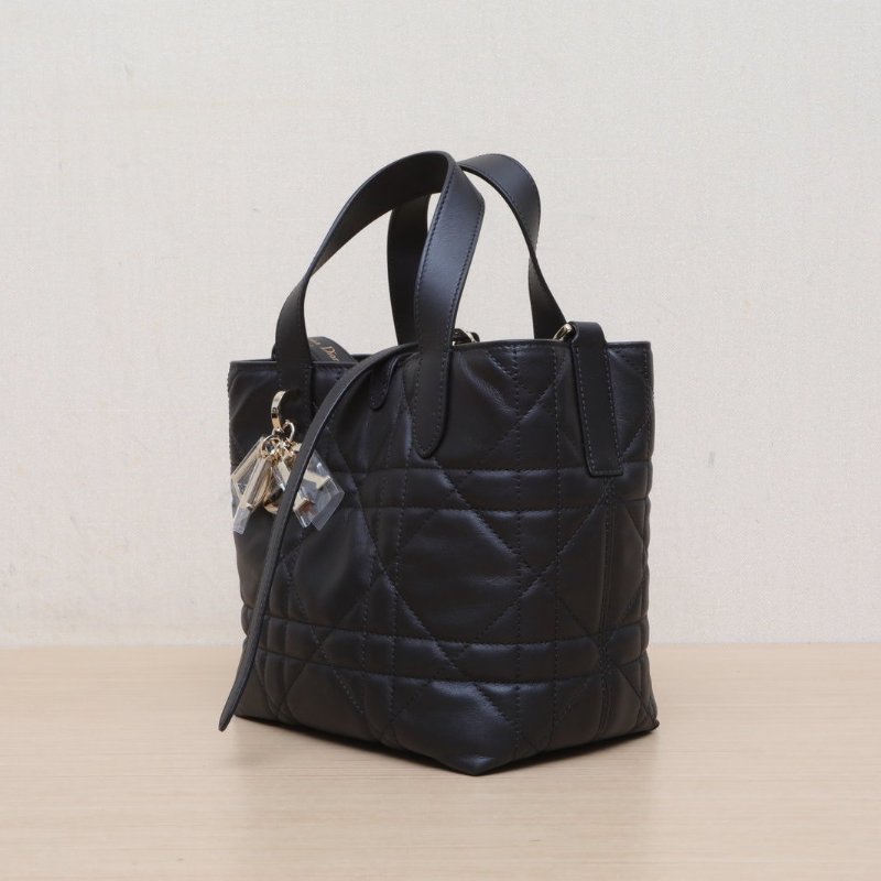 DIOR Toujours豎版小號16黑色牛皮金扣2025肩背包-4