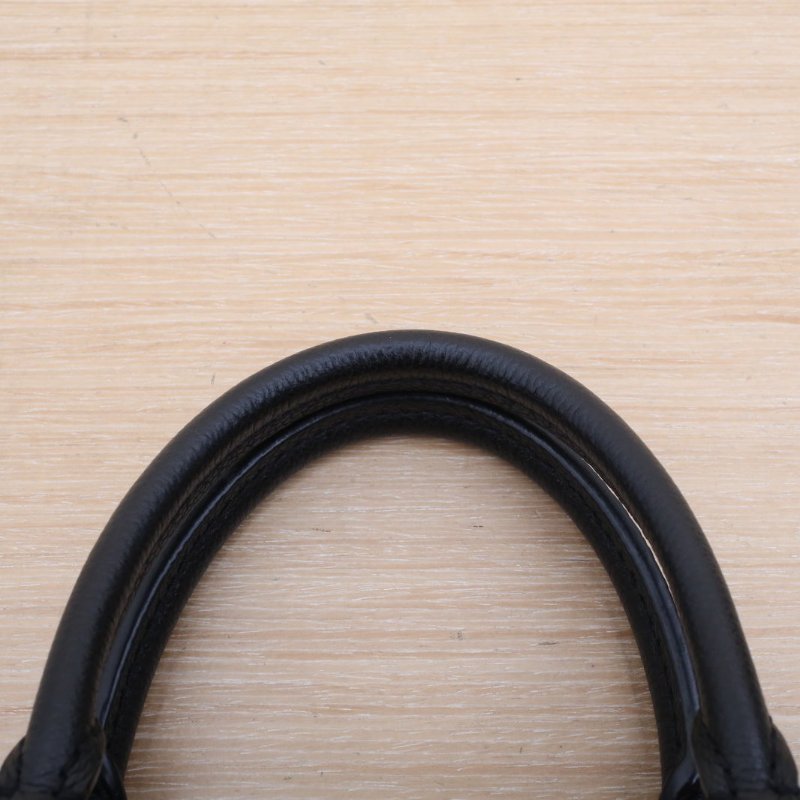 LOUIS VUITTON Onthego小號25黑白牛皮金扣晶片老花壓紋肩背包-2