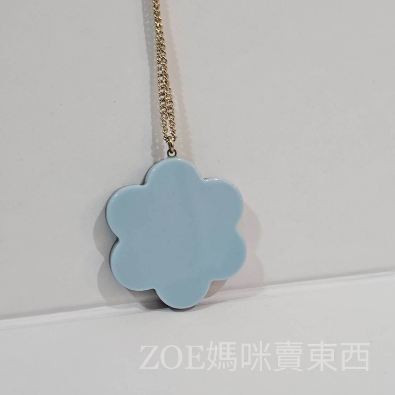 Chanel淺藍色底山茶花造型銀色雙C壓克力墜飾項鍊-2