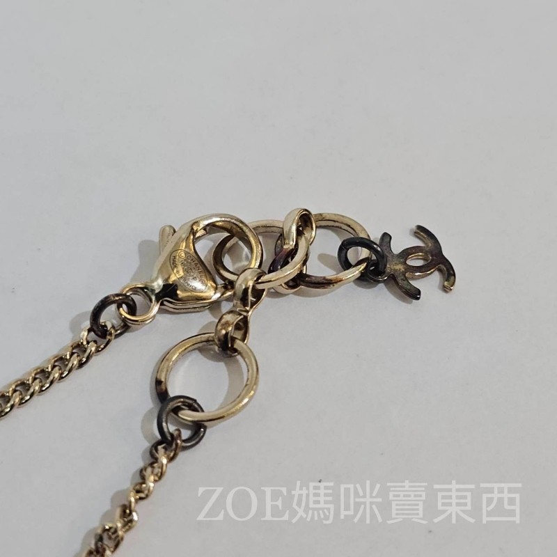 Chanel淺藍色底山茶花造型銀色雙C壓克力墜飾項鍊-6