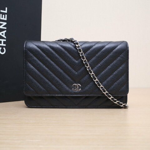 CHANEL CFWOC19黑色荔枝牛皮26開銀扣V紋肩背包