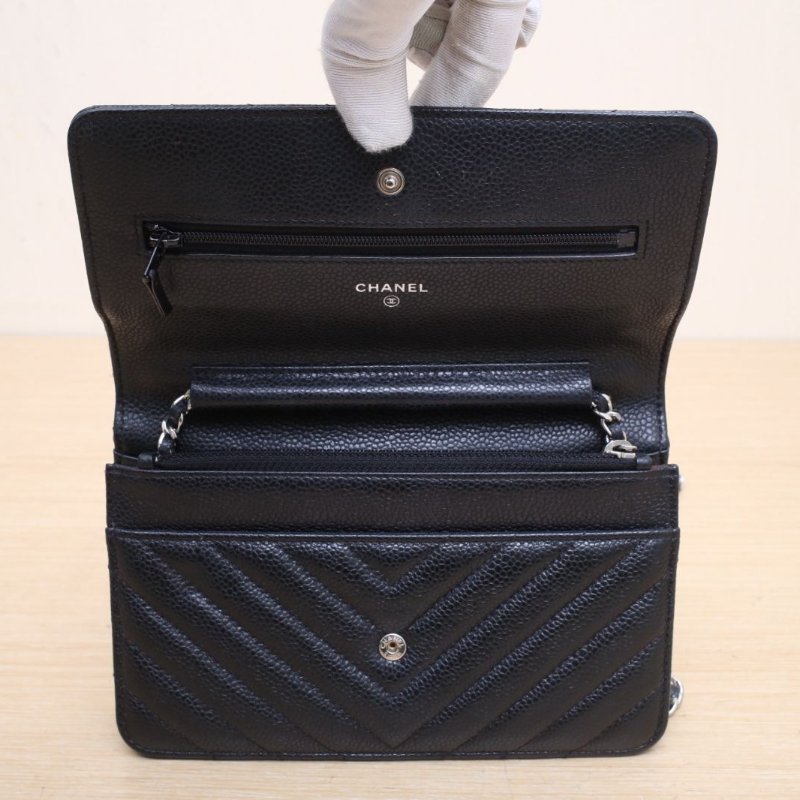 CHANEL CFWOC19黑色荔枝牛皮26開銀扣V紋肩背包-2