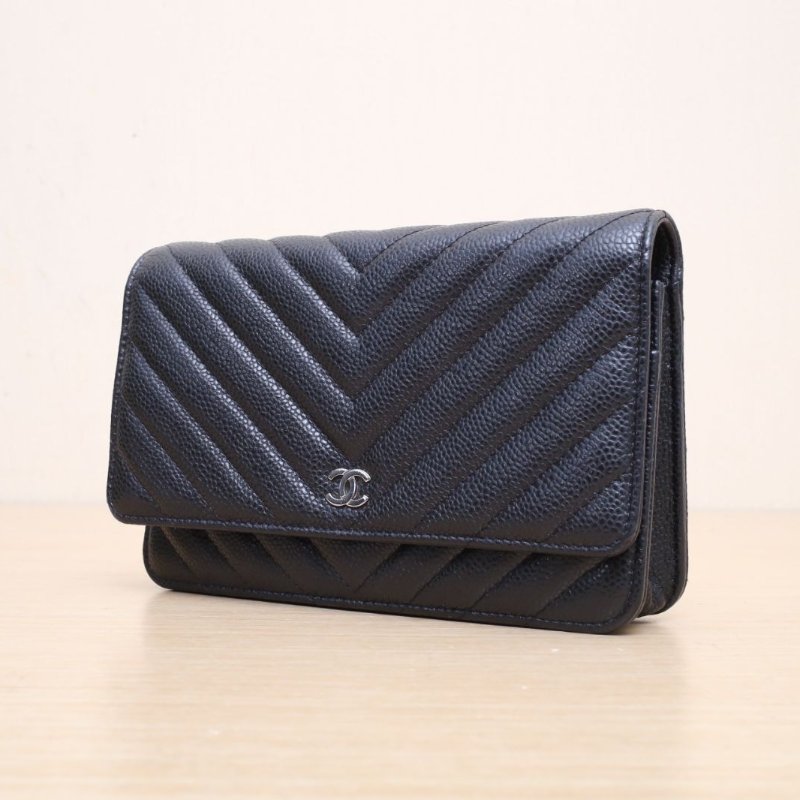 CHANEL CFWOC19黑色荔枝牛皮26開銀扣V紋肩背包-4