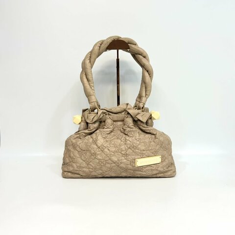 LV奶茶抓皺牛皮辮子肩背包