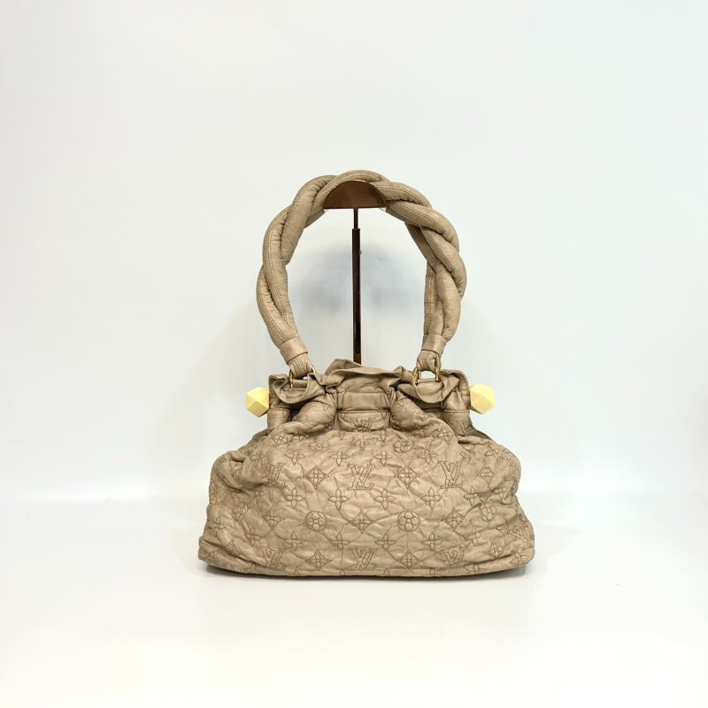 LV奶茶抓皺牛皮辮子肩背包-1