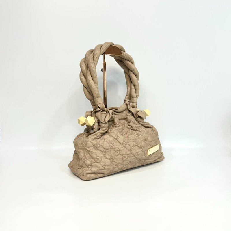 LV奶茶抓皺牛皮辮子肩背包-2