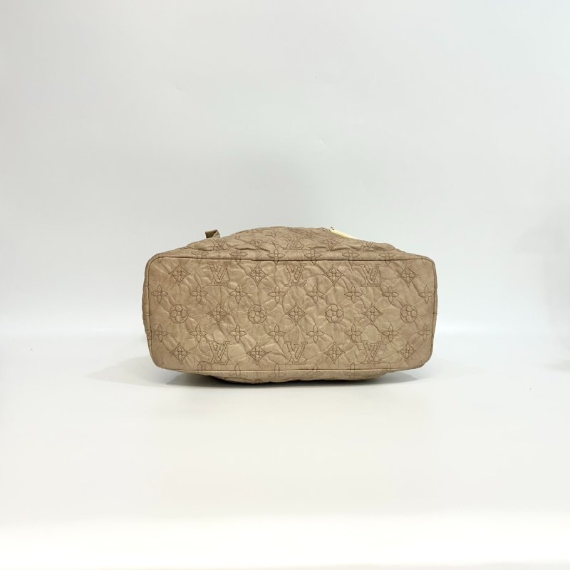 LV奶茶抓皺牛皮辮子肩背包-4