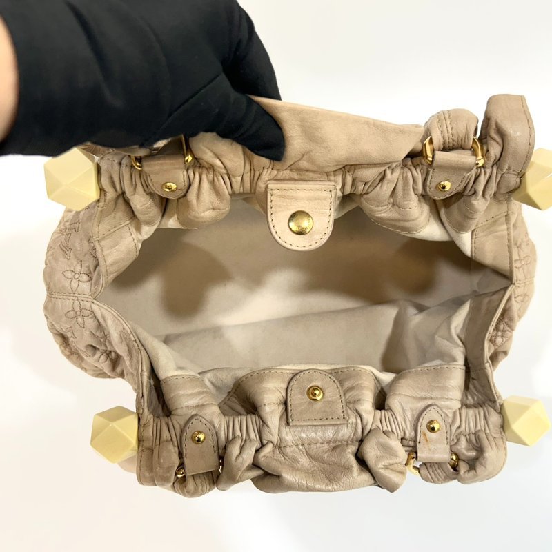 LV奶茶抓皺牛皮辮子肩背包-5