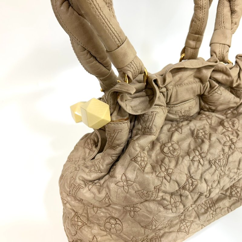 LV奶茶抓皺牛皮辮子肩背包-7