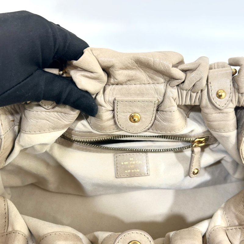 LV奶茶抓皺牛皮辮子肩背包-8