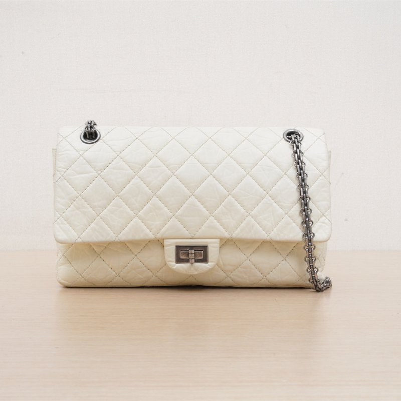 CHANEL 2.55口蓋包大號28白色牛皮13開銀扣肩背包-1